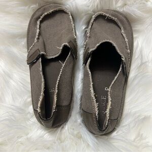 Size 3 Boys Children’s Place Light Brown Shoes E1